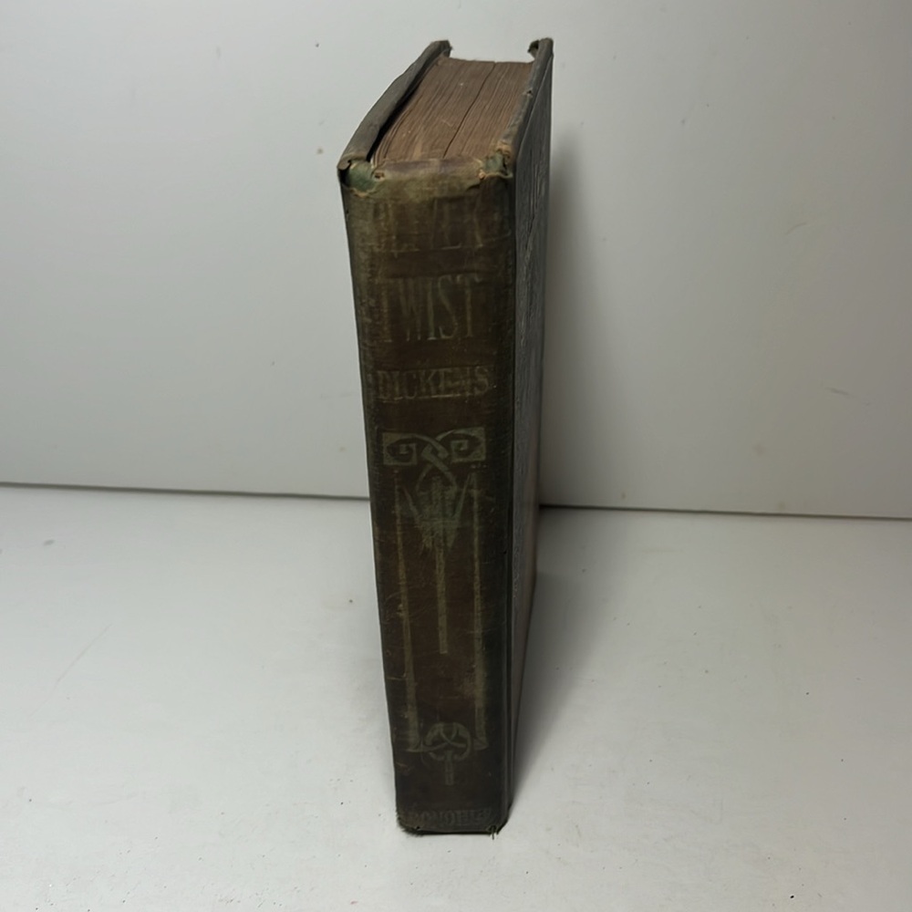 Vintage hardcover book Oliver Twist by Dickens - Picture 6 of 7